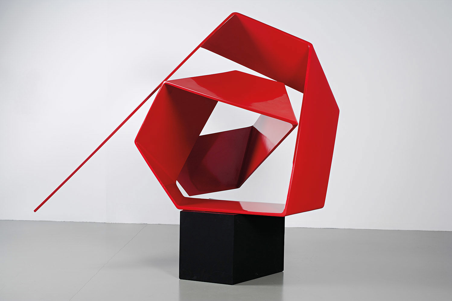 Kırmızı V — SEYHUN TOPUZ (2005)
