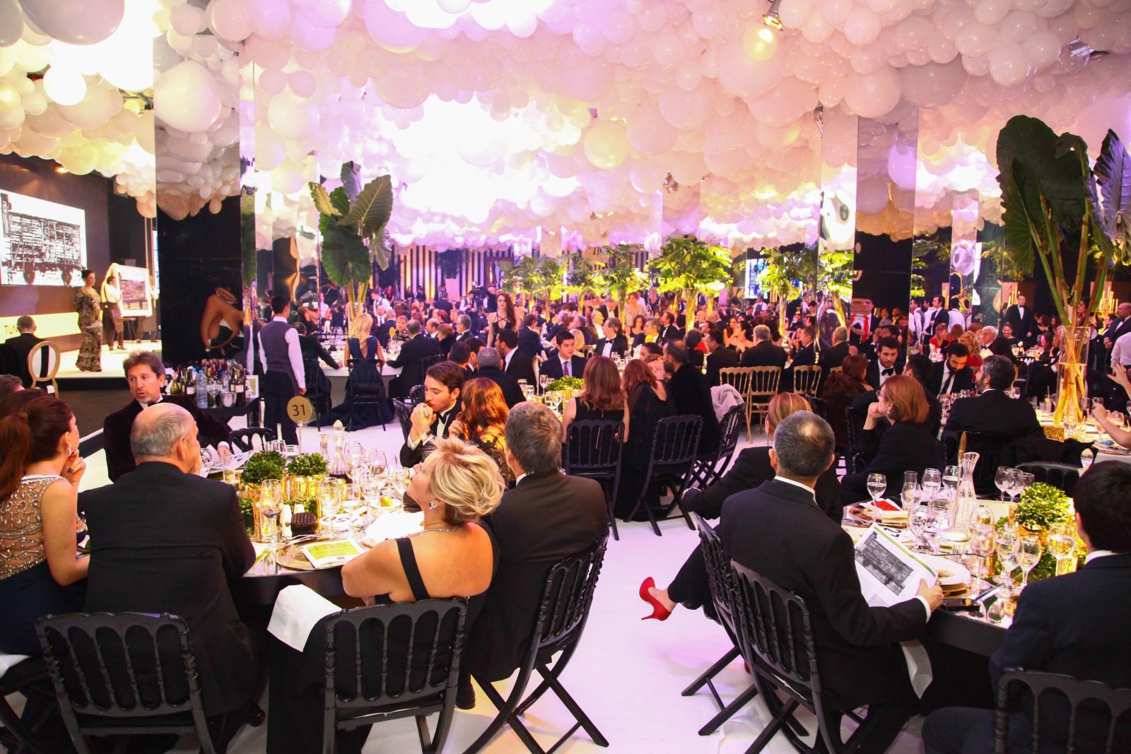 "Gala Modern" ile eğitime destek