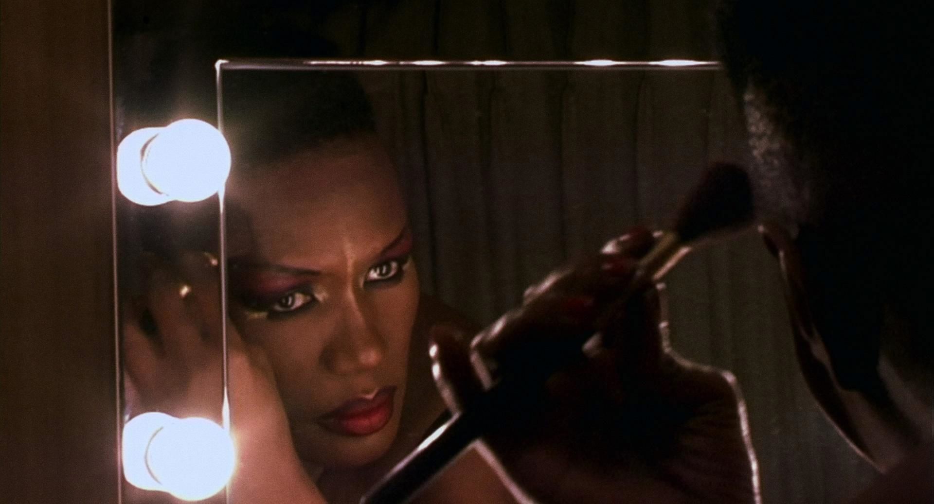 KARŞINIZDA GRACE JONES