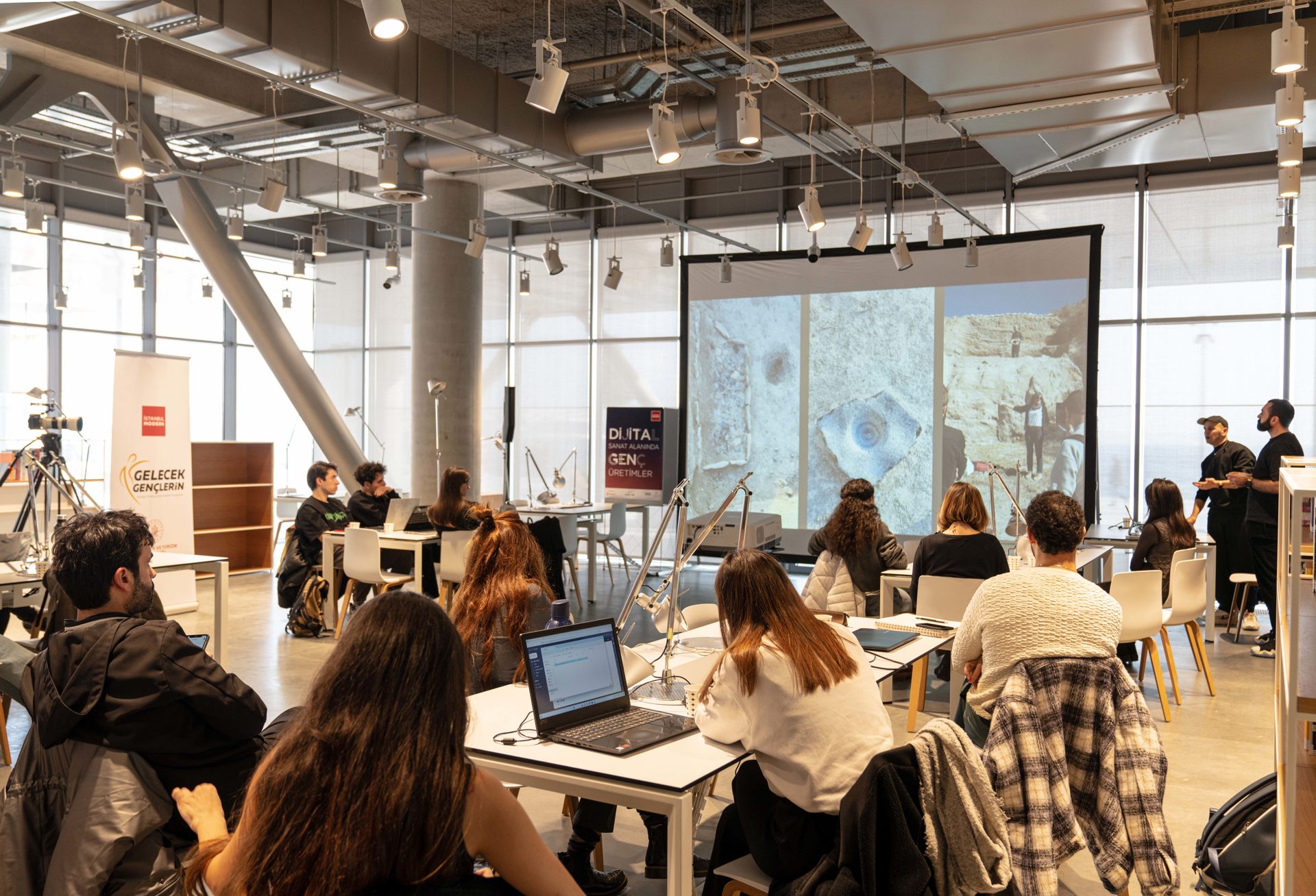 İstanbul Modern’den dijital sanat odağında genç sanatçıları merkezine alan yeni bir proje: Dijital Sanat Alanında Genç Üretimler