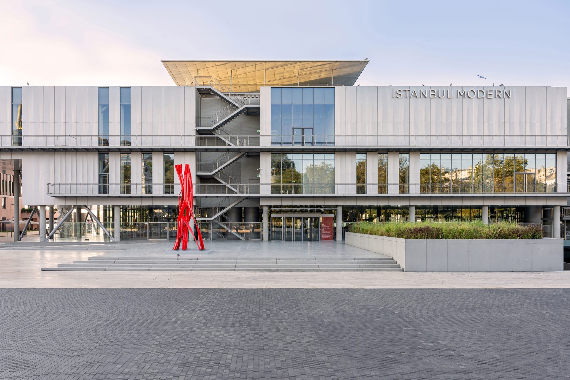Bettina Pousttchi’nin “Dikey Otoyollar”ı  İstanbul Modern’de