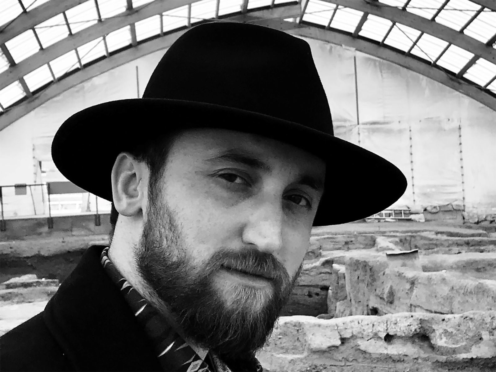 "Sizin Perşembeniz" Sanatçı Atölyeleri devam ediyor: Alper Aydın ile "yuva" kavramı üzerine bir atölye