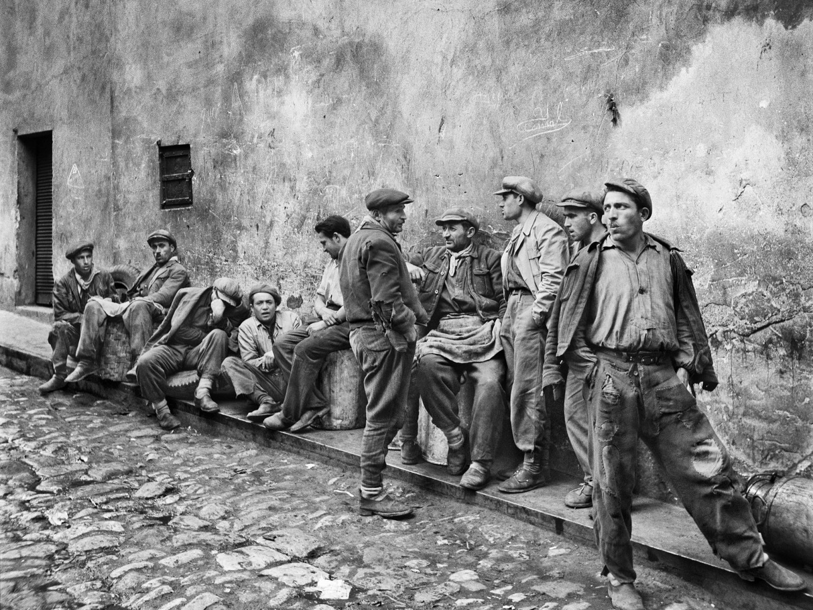 Istanbul Modern Photography Gallery hosts Ara Güler exhibition: Two Archives, One Selection: Tracing Ara Güler's Footsteps in Istanbul.