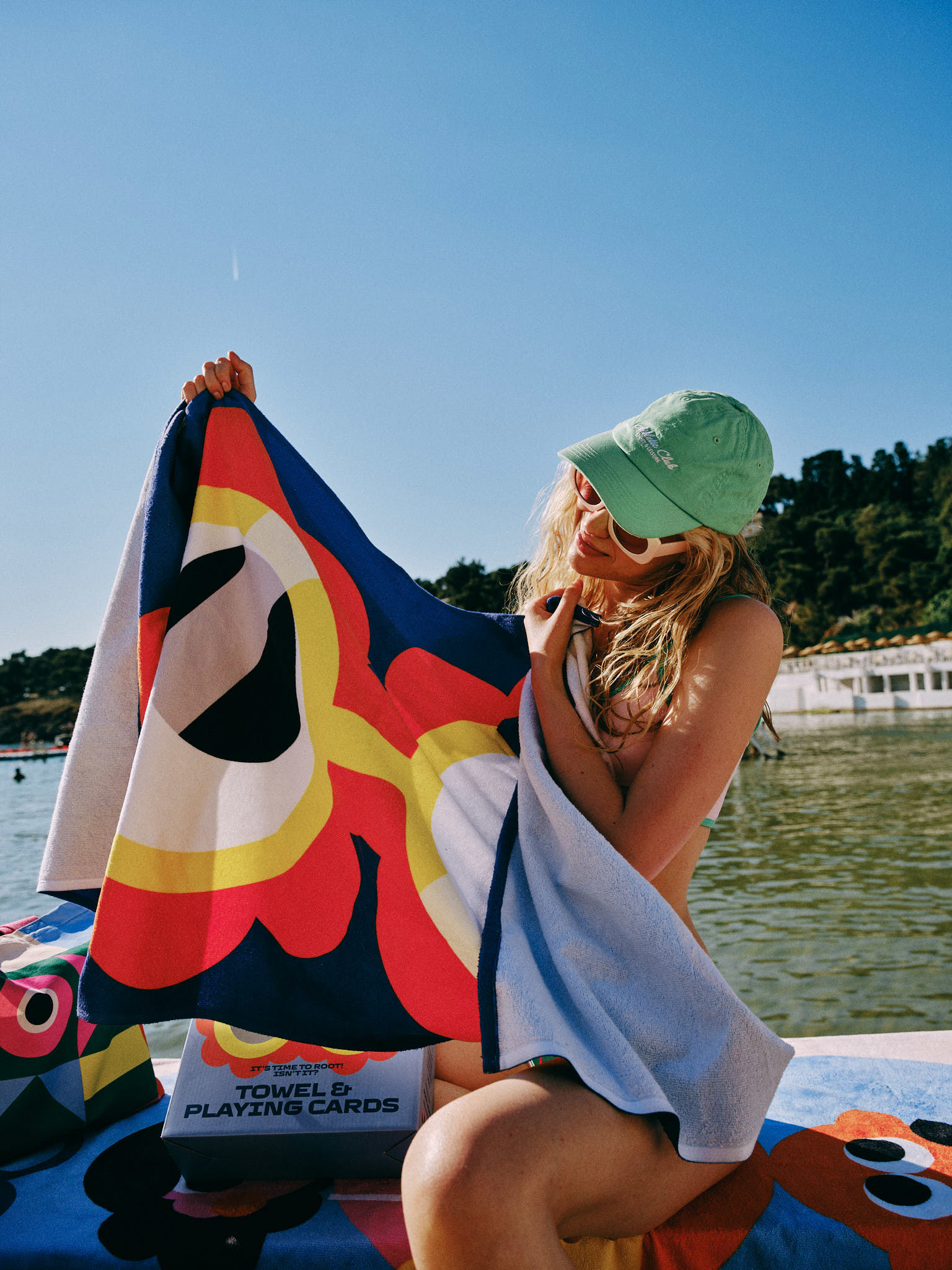 Root - Beach Towel - Daisy