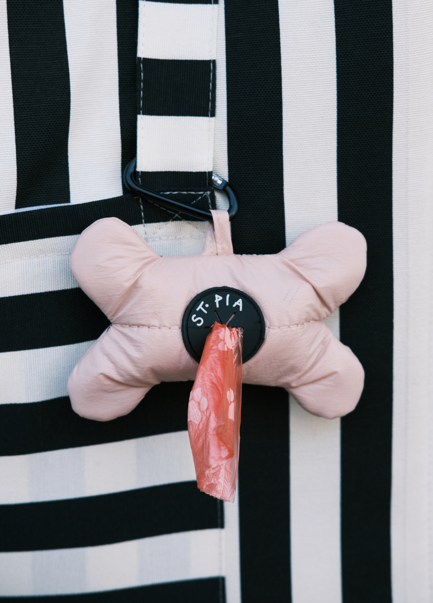 St. Pia - Poop Bag Holder Bag Accessory - Osso - Pink
