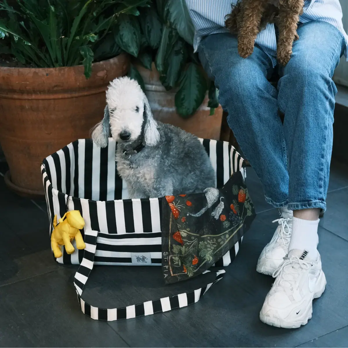 St. Pia - Foldable Tote Bag + Floor Cushion - Mat In a Bag - Siyah