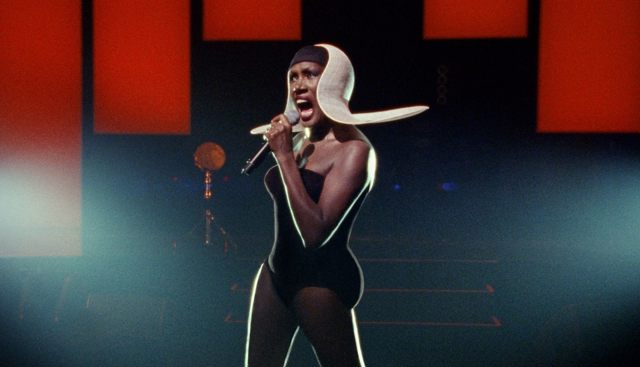 KARŞINIZDA GRACE JONES