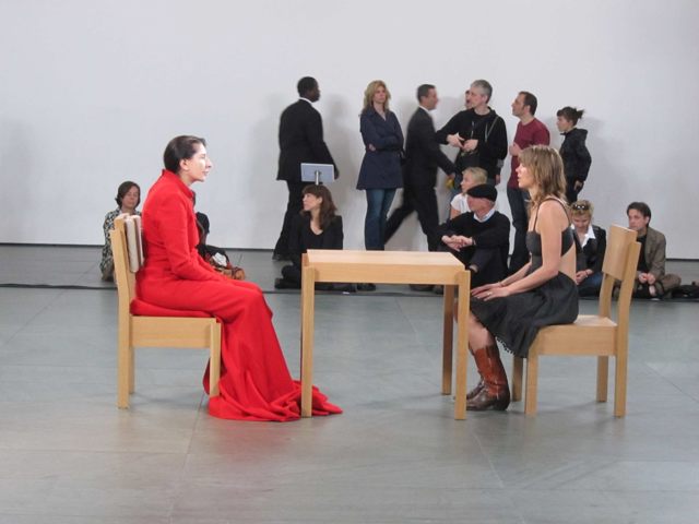 MARINA ABRAMOVİC: SANATÇI ARAMIZDA