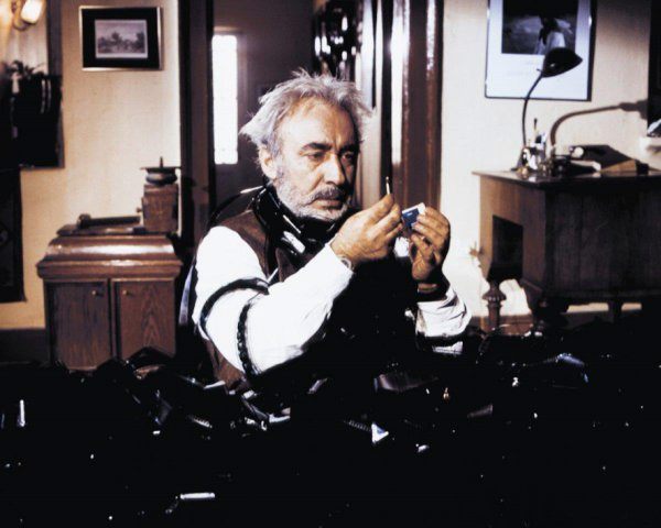 THE UNFORGETTABLE DIRECTOR OF LOVE STORIES