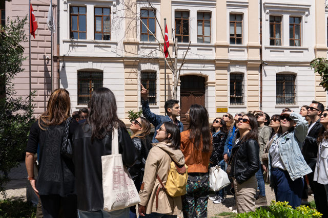 Yeldeğirmeni Neighborhood Art Tour