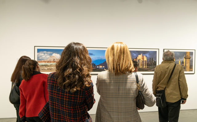 “İzzet Keribar: Journey of Colors” Exhibition Tour Accompanied by the Artist
