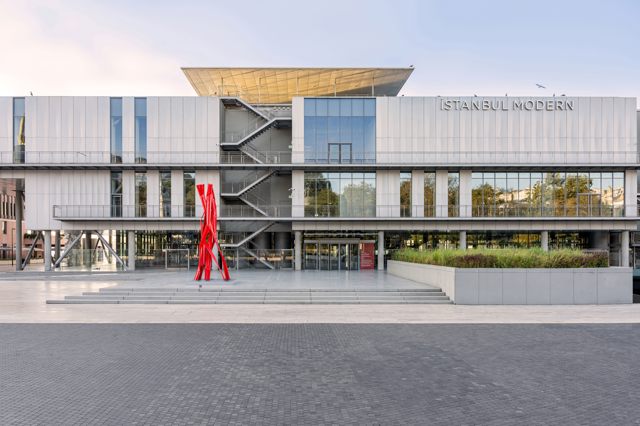 Bettina Pousttchi’nin “Dikey Otoyollar”ı  İstanbul Modern’de